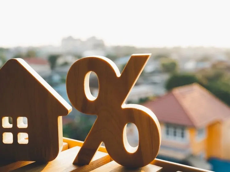 Fitch rétrograde la France : faut-il craindre une hausse des taux immobiliers ?