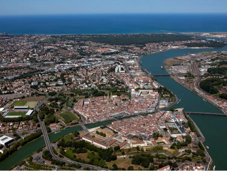 Pays basque : pourquoi investir dans l'immobilier neuf à Bayonne ?