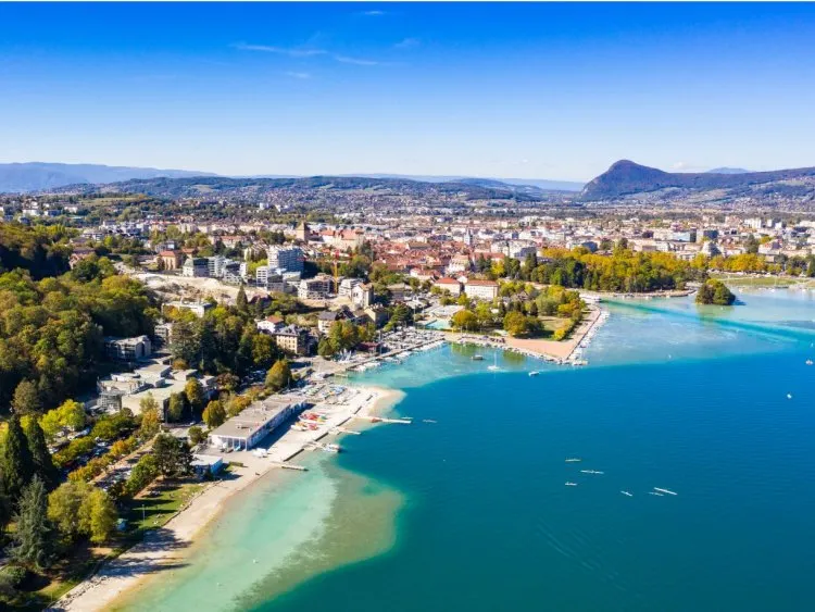 BRS à Annecy : comment acheter un logement neuf jusqu'à 50 % moins cher dans la ville la plus chère des Alpes ?