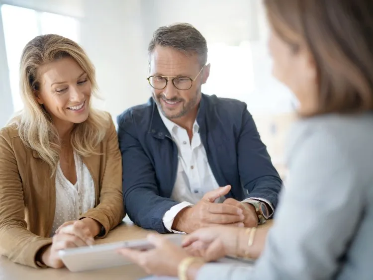 Emprunter après 60 ans : les solutions qui libèrent les seniors