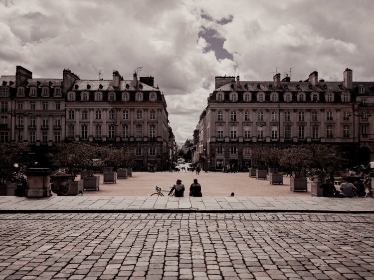 Le prix des appartements neufs à Rennes reflue de 1.2 %, à 5 600 €/m² d'après les derniers chiffres des notaires de Bretagne.
