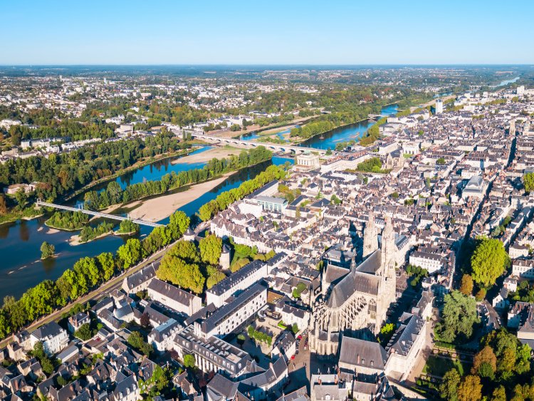A l'image de Tours et des bords de Loire, la région Centre Val de Loire a du potentiel pour séduire les investisseurs dans l'immobilier neuf.