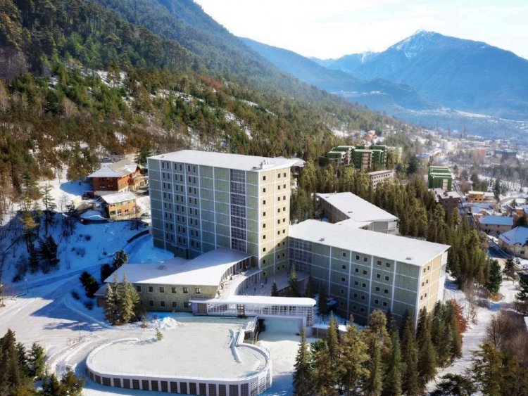 Classé Monuments historiques, le Sanatorium Rhône Azur de Briançon bientôt transformé en un quartier résidentiel de 250 logements neufs.