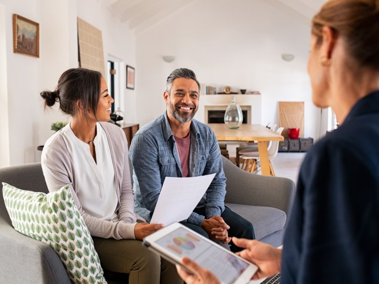 Les emprunteurs doivent profiter de cette rentre 2024 sous le signe de la baisse des taux et de banques volontaristes aprs un t calme. | Shutterstock